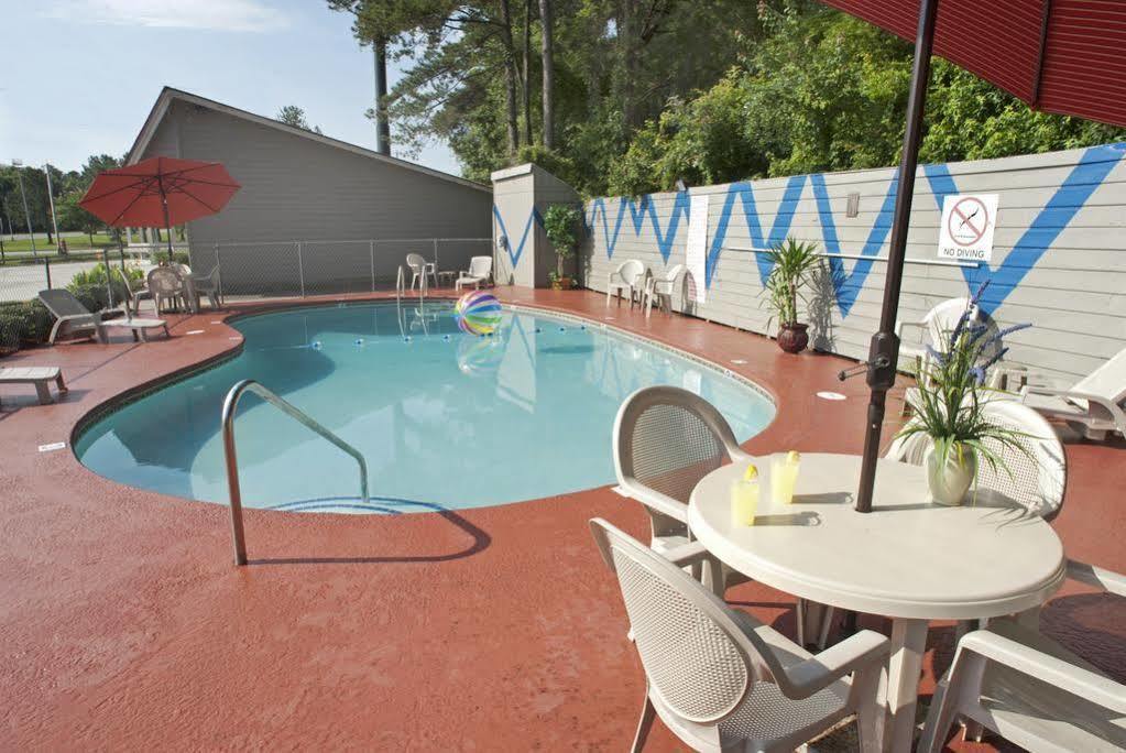 Travelodge By Wyndham Savannah Area/Richmond Hill Exteriér fotografie